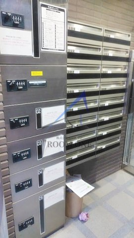 Ｓｕｐｒｅｍｅ　Ｈｉｌｌｓのその他共用部分|集合ポストと宅配ボックスです。