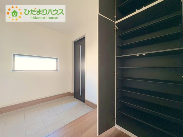 ひたちなか市足崎1期　新築戸建　2号棟の玄関|丁度良い靴箱のサイズ♪これだけあれば家族全員の靴がしまえてスッキリ(^O^)