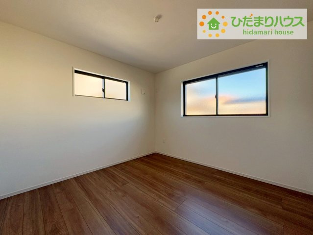 ひたちなか市足崎1期　新築戸建　2号棟の寝室|広めの主寝室は、ベッドの他にもパソコンデスクやドレッサーなども置けちゃいます(*^-^*)