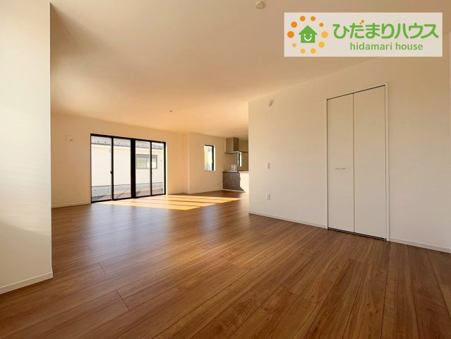 ひたちなか市足崎1期　新築戸建　2号棟の居間・リビング|お子様が元気に遊べる広々としたリビングです。