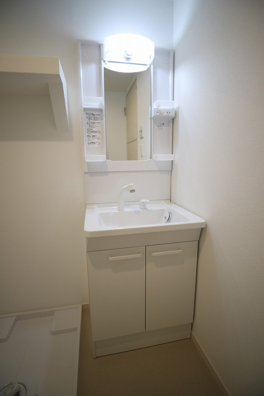 モアメゾン中央公園前の洗面所|コンパクトで使いやすい洗面所