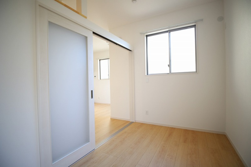 モアメゾン中央公園前の洋室|明るい洋室です