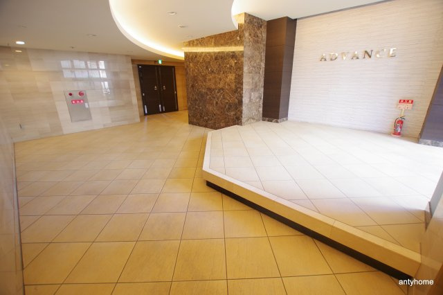 アドバンス西梅田2　仲介手数料無料のロビー