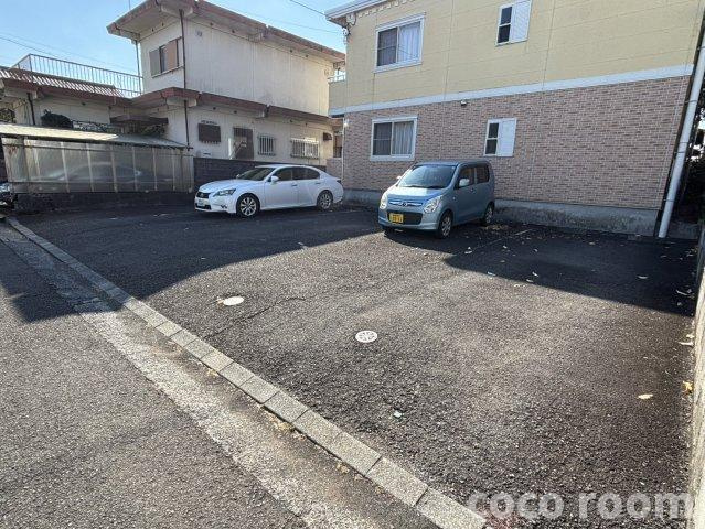 ヴィラ藤岡の駐車場