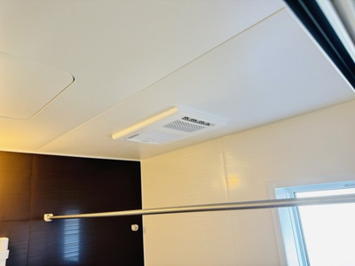 【冷暖房・空調設備】 | 柏市光ヶ丘４丁目新築戸建【酒井根東小学校：7分】 | 雨の日も安心の浴室乾燥機つき