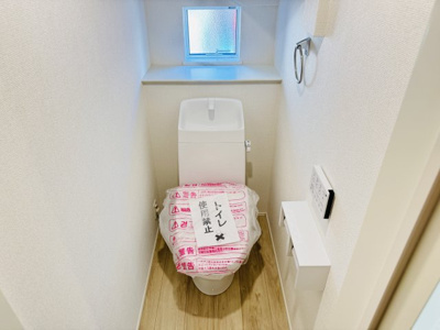 【トイレ】 | 柏市光ヶ丘４丁目新築戸建【酒井根東小学校：7分】 | 温水洗浄暖房便座つきトイレ