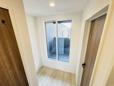 【内装】 | 柏市光ヶ丘４丁目新築戸建【酒井根東小学校：7分】 | 2Fホール・バルコニー前