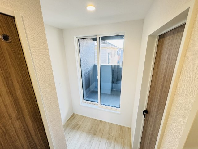 【内装】 | 柏市光ヶ丘４丁目新築戸建【酒井根東小学校：7分】 | 2Fホール・バルコニー前