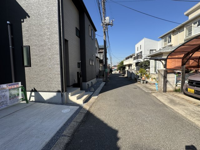 柏市光ヶ丘４丁目新築戸建【酒井根東小学校：7分】の前面道路含む現地写真|北東側前面道路