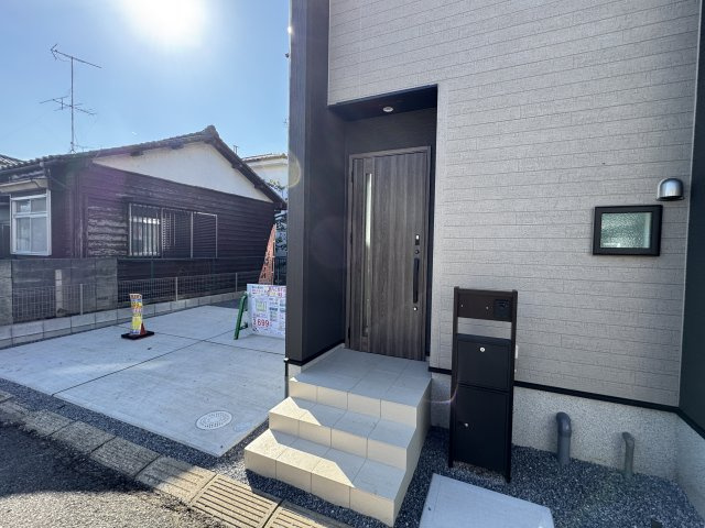 柏市光ヶ丘４丁目新築戸建【酒井根東小学校：7分】のエントランス|エントランス・玄関ポーチ