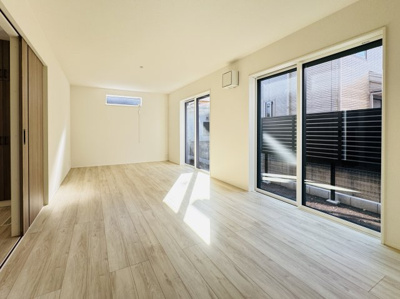 【居間・リビング】 | 柏市光ヶ丘４丁目新築戸建【酒井根東小学校：7分】 | 19.2帖リビングダイニングキッチン