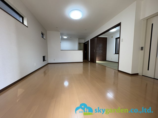 藤沢市大庭　中古戸建の居間・リビング|ゆったりとした居間です