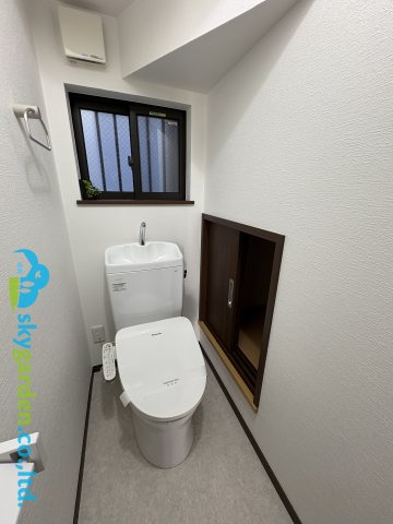 藤沢市大庭　中古戸建のトイレ|落ち着いた色調のトイレです