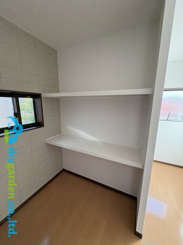 藤沢市大庭　中古戸建の内装|棚　ワークスペースとしても