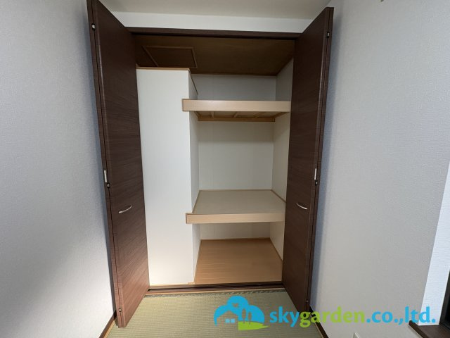 藤沢市大庭　中古戸建の収納|広くて明るい寝室