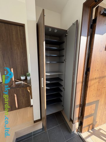 藤沢市大庭　中古戸建の玄関|落ち着いた玄関です