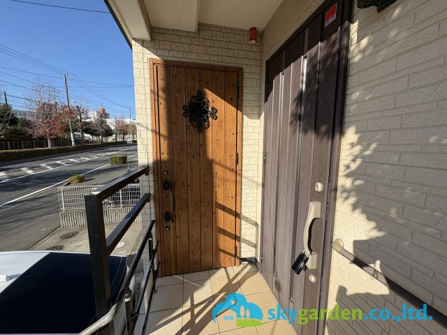 藤沢市大庭　中古戸建の外観|玄関の様子