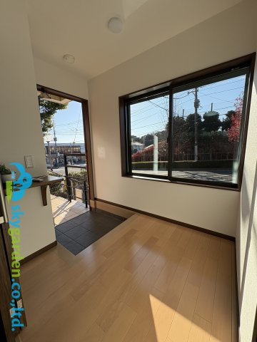 藤沢市大庭　中古戸建の玄関|ゆったりとした玄関