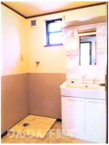 【洗面所】 | Dwell四季1番館 | 明るい洗面所です