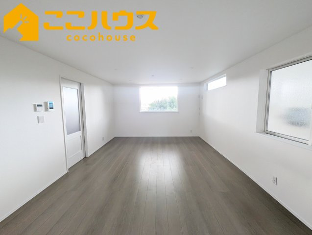 豊見城市名嘉地　新築戸建て　全3棟　2号棟の居間・リビング|LDK18.06帖