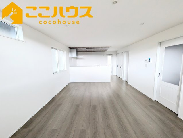 豊見城市名嘉地　新築戸建て　全3棟　2号棟の居間・リビング|LDK18.06帖