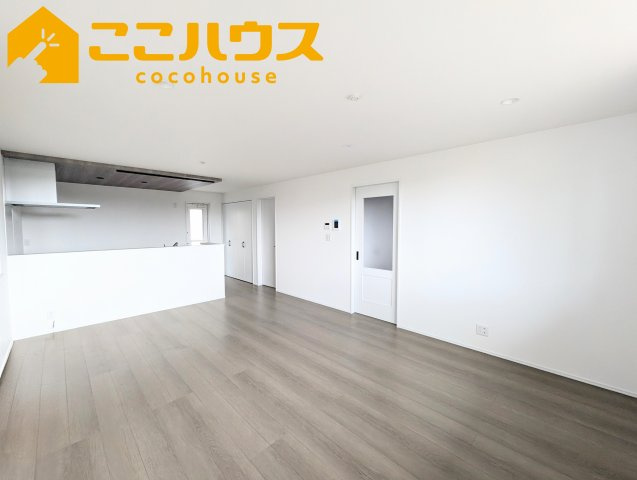 豊見城市名嘉地　新築戸建て　全3棟　2号棟の居間・リビング|LDK18.06帖