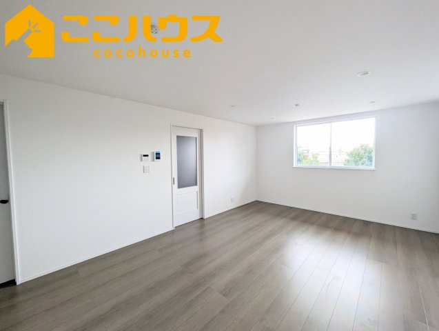 豊見城市名嘉地　新築戸建て　全3棟　2号棟の居間・リビング|LDK18.06帖