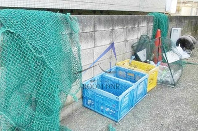 春月ビルのその他共用部分|敷地内ごみ置き場です。