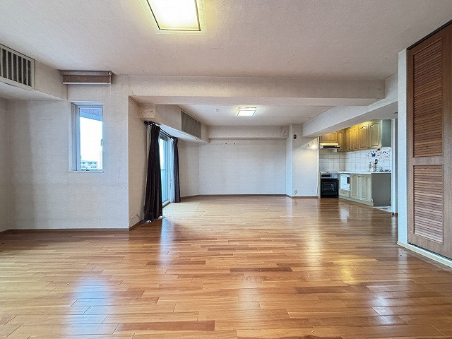 【居間・リビング】 | ロワールマンション・アール植物園