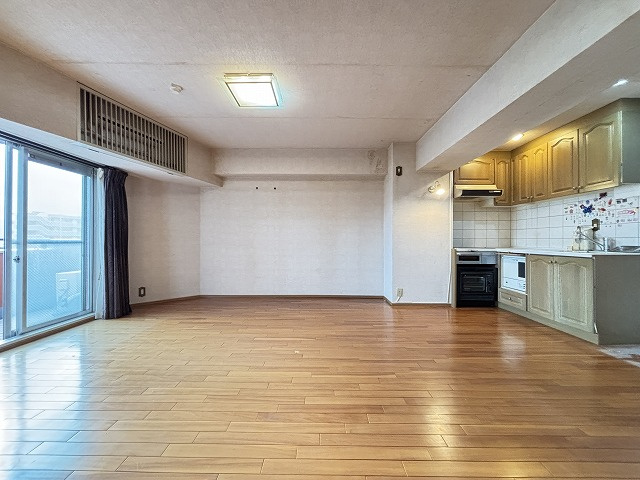 【居間・リビング】 | ロワールマンション・アール植物園