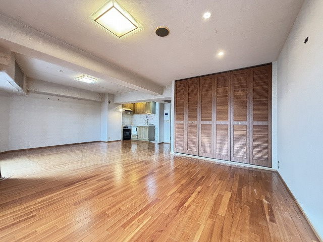 【居間・リビング】 | ロワールマンション・アール植物園