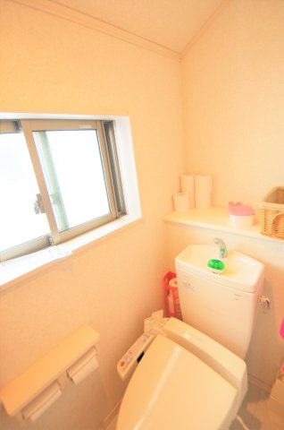 茅ヶ崎市円蔵　中古戸建のトイレ