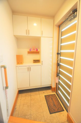 茅ヶ崎市円蔵　中古戸建の玄関