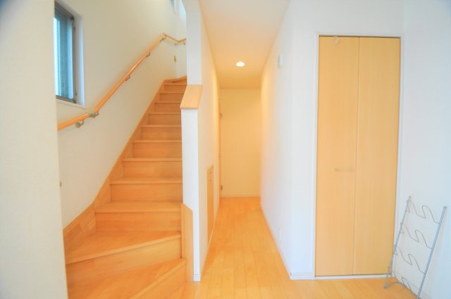 茅ヶ崎市円蔵　中古戸建の玄関