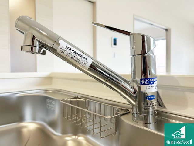 貝塚市久保　第9期　新築一戸建ての設備|浄水器を内蔵！炊飯時、お茶を作る時に安心してお水を使えます！お湯と冷水、浄水と原水、シャワーの切替えもワンタッチです！