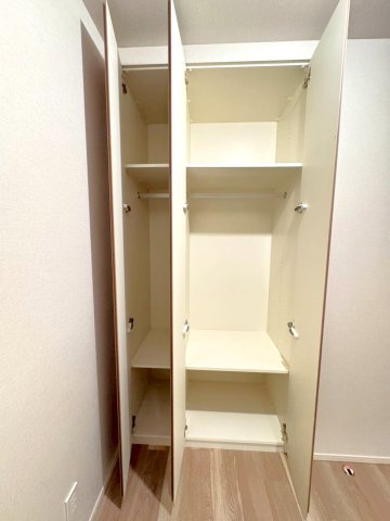 駅徒歩３分の駅近☆７階につき眺望良好☆リビング床暖房付２ＬＤＫ☆クラッシィハウス御池柳馬場の洋室|クローゼット