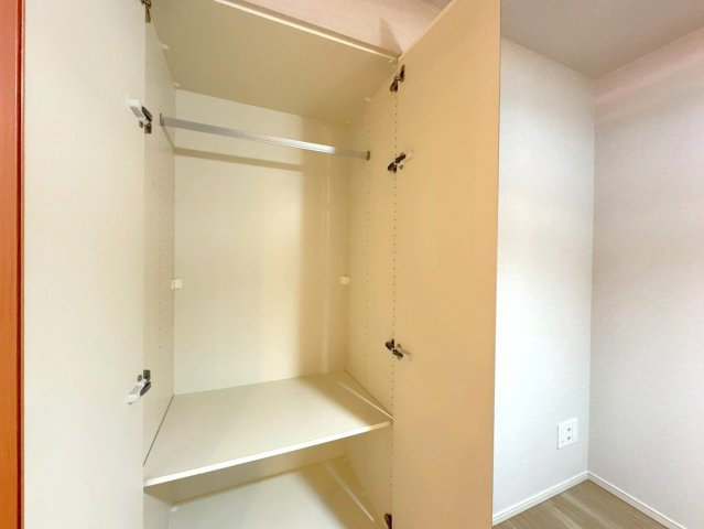 駅徒歩３分の駅近☆７階につき眺望良好☆リビング床暖房付２ＬＤＫ☆クラッシィハウス御池柳馬場の洋室|クローゼット