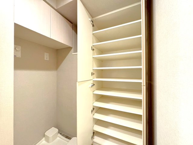 駅徒歩３分の駅近☆７階につき眺望良好☆リビング床暖房付２ＬＤＫ☆クラッシィハウス御池柳馬場の洗面所|収納スペース付き
