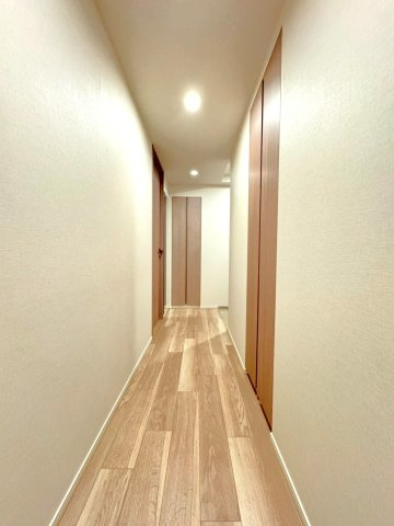 駅徒歩３分の駅近☆７階につき眺望良好☆リビング床暖房付２ＬＤＫ☆クラッシィハウス御池柳馬場のその他|廊下