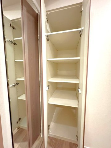 駅徒歩３分の駅近☆７階につき眺望良好☆リビング床暖房付２ＬＤＫ☆クラッシィハウス御池柳馬場の収納|収納スペース付き