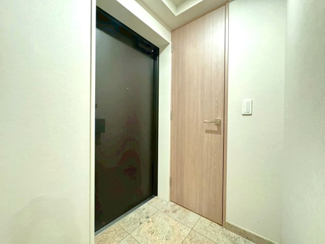 駅徒歩３分の駅近☆７階につき眺望良好☆リビング床暖房付２ＬＤＫ☆クラッシィハウス御池柳馬場の玄関|玄関