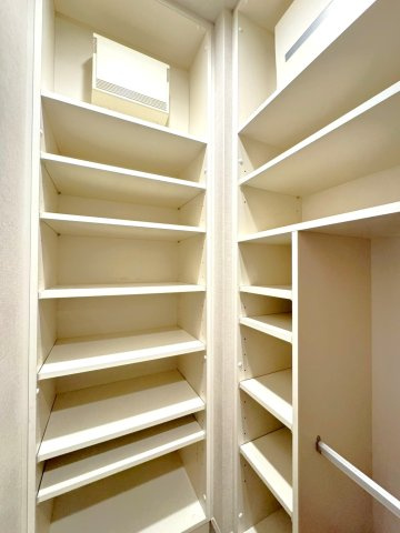 駅徒歩３分の駅近☆７階につき眺望良好☆リビング床暖房付２ＬＤＫ☆クラッシィハウス御池柳馬場の玄関|シューズインクローゼット