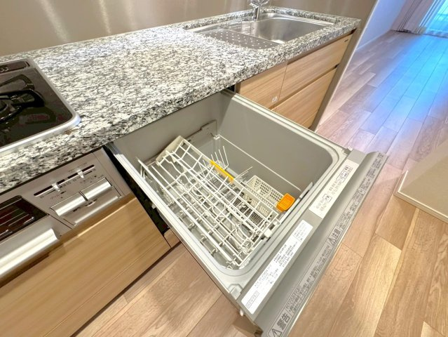 駅徒歩３分の駅近☆７階につき眺望良好☆リビング床暖房付２ＬＤＫ☆クラッシィハウス御池柳馬場のキッチン|食器洗浄乾燥機