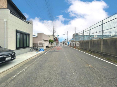 【前面道路含む現地写真】 | 足立区神明2丁目新築分譲住宅 | 全面道路