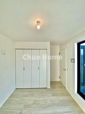 【子供部屋】 | 足立区神明2丁目新築分譲住宅 | 【子供部屋】お子様を持つ家庭の約6割が「家族や子どものため」に購入を希望。入学後の転校を避け、広い空間でのびのび育てたいなどの親心が、家探しのきっかけになっているようです。