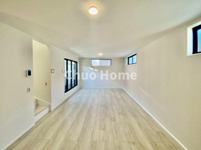 【居間・リビング】 | 足立区神明2丁目新築分譲住宅 | 【リビングダイニング】一日の中で多くの時間を過すことになるリビングダイニングだからこそ、いつも穏やかな空間であることが必然。爽やかな通風と採光を存分に感じる事が出来る空間です。