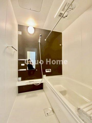 【浴室】 | 足立区神明2丁目新築分譲住宅 | 【バスルーム】暖房換気乾燥機付きシステムバスルーム。暖房・冷風・換気・乾燥など、毎日を快適に過ごせるうれしい機能が揃っています。雨の日の洗濯物も安心です。