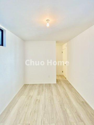 【洋室】 | 足立区神明2丁目新築分譲住宅 | 【洋室】快適に過ごす条件は、一人ひとり違います。だからこそ飾り過ぎないシンプルな内装と偏り過ぎないデザインで統一しております。居住していく中でオーナー様だけの【マイホーム】に創り上げて下さい