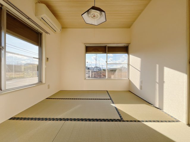 【中古戸建】児玉郡美里町大字阿那志の和室|■1階和室｜和室でしか味わえない畳ならではの香りや素材で和のやすらぎを感じてください♪休日はお子様とお昼寝するのにも最適です！