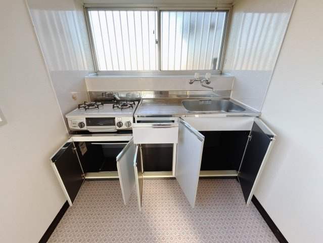 【中古戸建】児玉郡美里町大字阿那志のキッチン|■キッチン｜収納豊富なキッチン♪調理器具もしっかり収納できますので安心です！